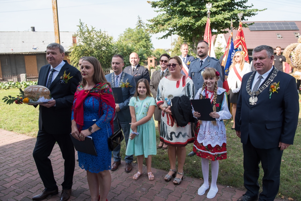 Zdjęcie przedstawia rozpoczęcie uroczystości dożynkowych