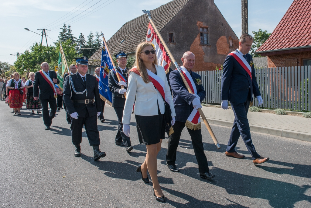 Zdjęcie przedstawia przemarsz uczestników imprezy