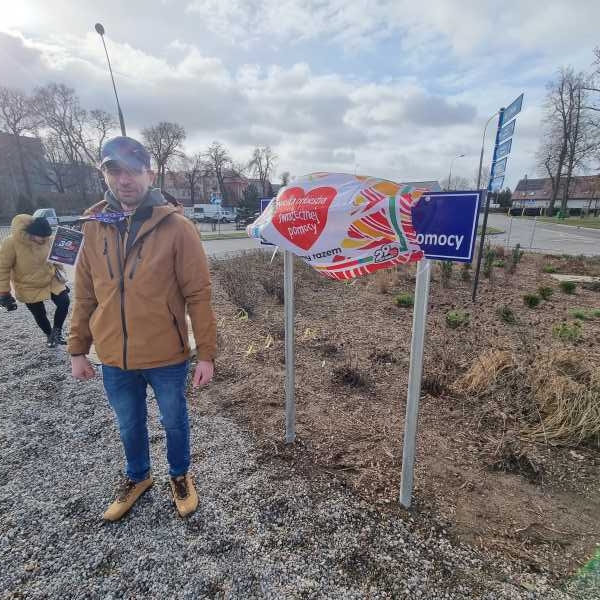 O godz. 12:00 nastąpiło odsłonięcie tablic z nazwą Ronda im. Wielkiej Orkiestry Świątecznej Pomocy.